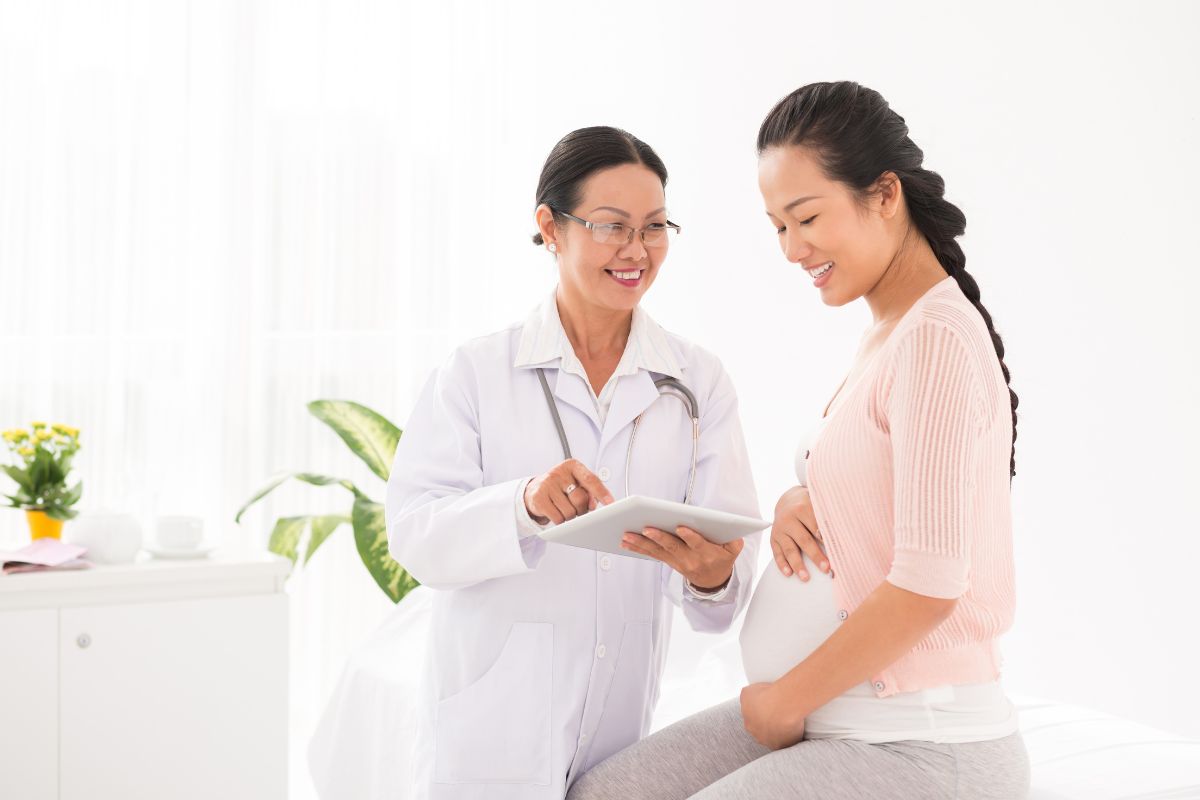 Các phương pháp điều trị và hỗ trợ y tế mẹ bầu lớn tuổi cần tham khảo