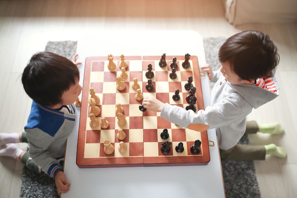 Dạy trẻ chơi cờ vua