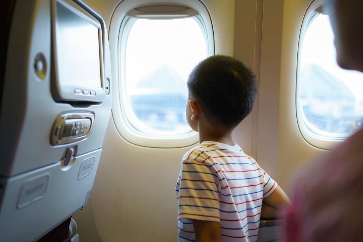 Kinh nghiệm khi cho trẻ đi máy bay