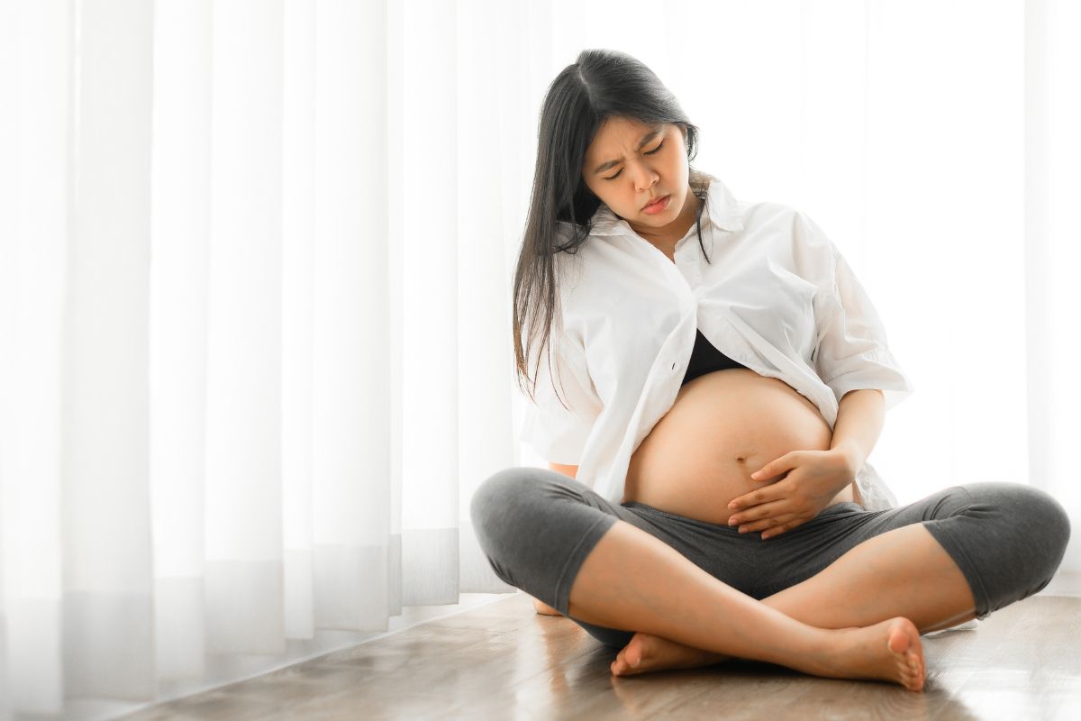 Mẹ đau bụng trong tam cá nguyệt đầu tiên ảnh hưởng đến thai nhi