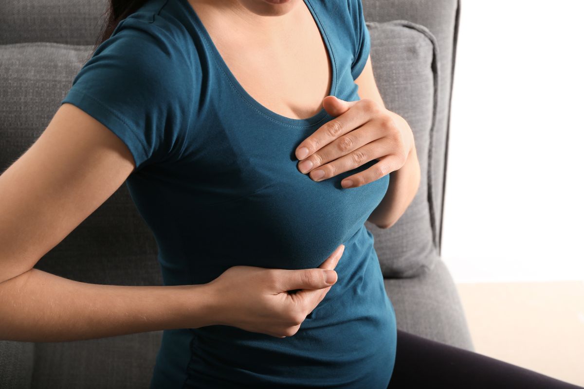 Mẹ mất cảm giác căng ở ngực có thể là dấu hiệu nguy hiểm cho thai nhi