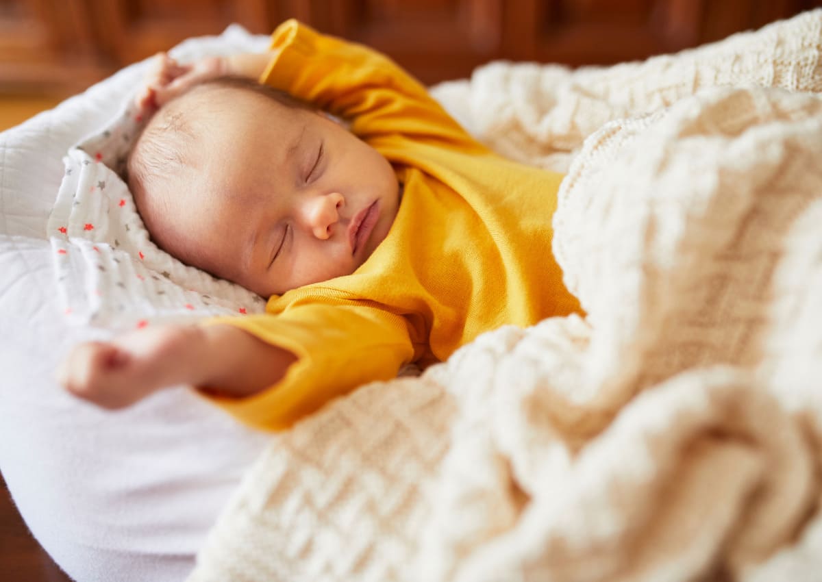Trẻ sơ sinh và trẻ nhỏ cần ngủ trưa trong bao lâu