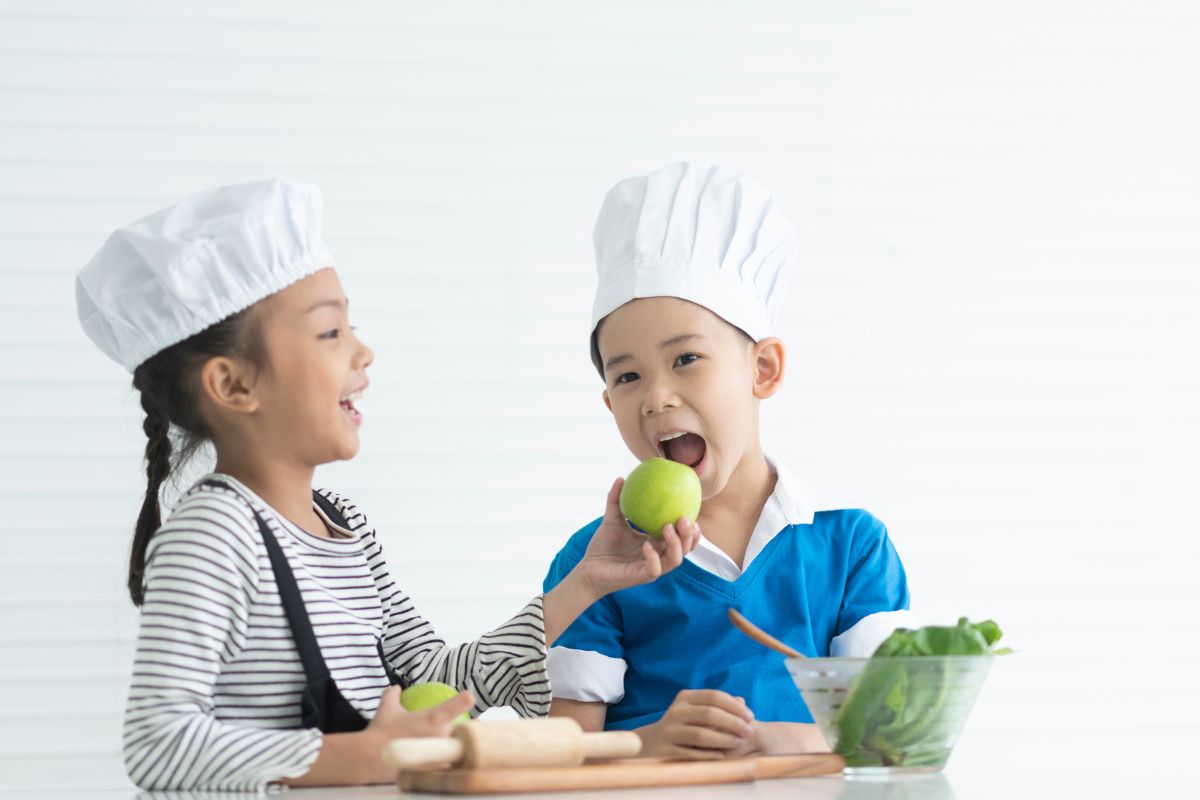 Trẻ mấy tuổi có thể học nấu ăn?