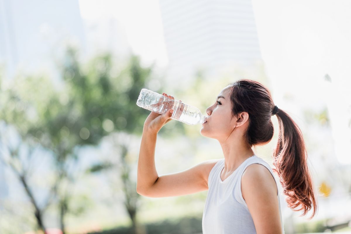 Uống nước đầy đủ là cách thải độc cơ thể