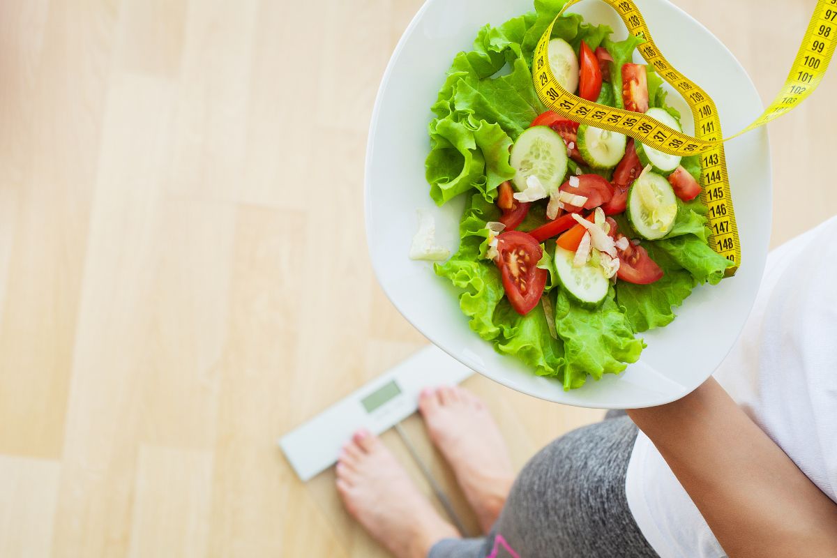 sai lầm phổ biến khi ăn salad để giảm cân