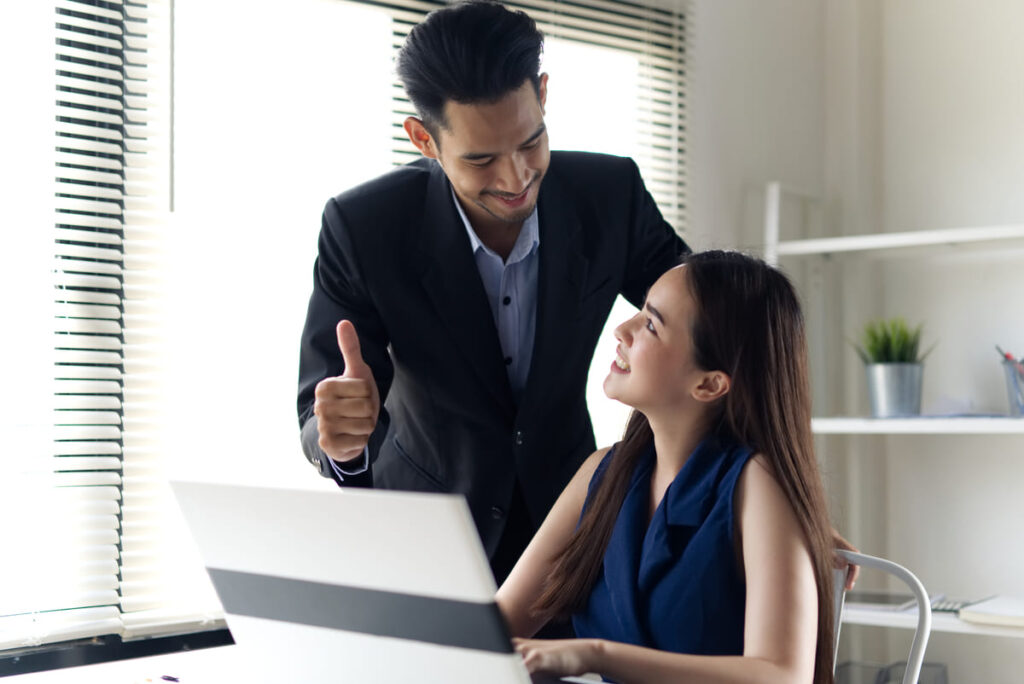 ngoại tình nơi công sở