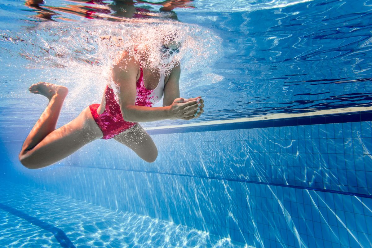 Bơi lội là một hoạt động cardio tốt cải thiện khả năng làm việc của tim