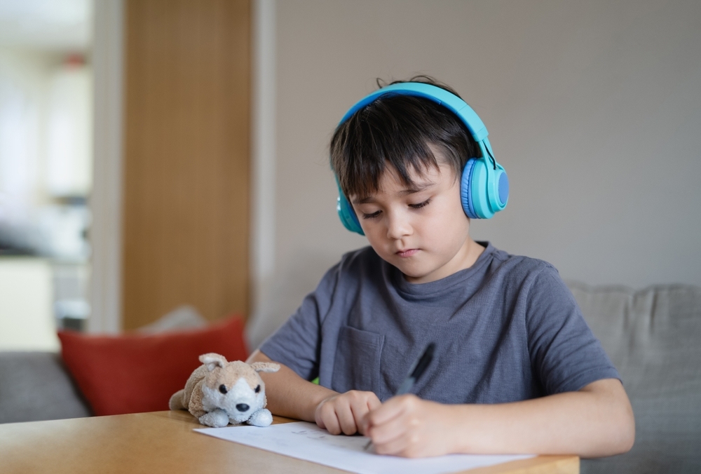 tìm lại động lực học tập bằng cách cho trẻ vừa nghe nhạc vừa học