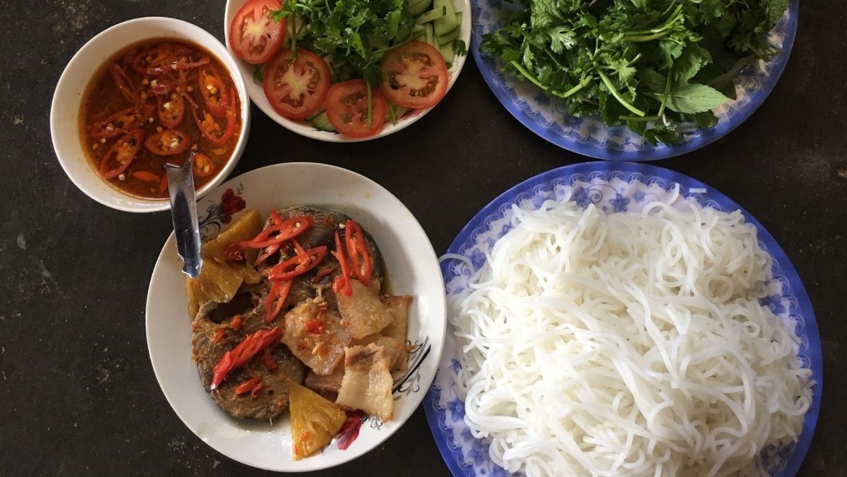 cách nấu bún cá ngừ​ và chuẩn bị nguyên liệu