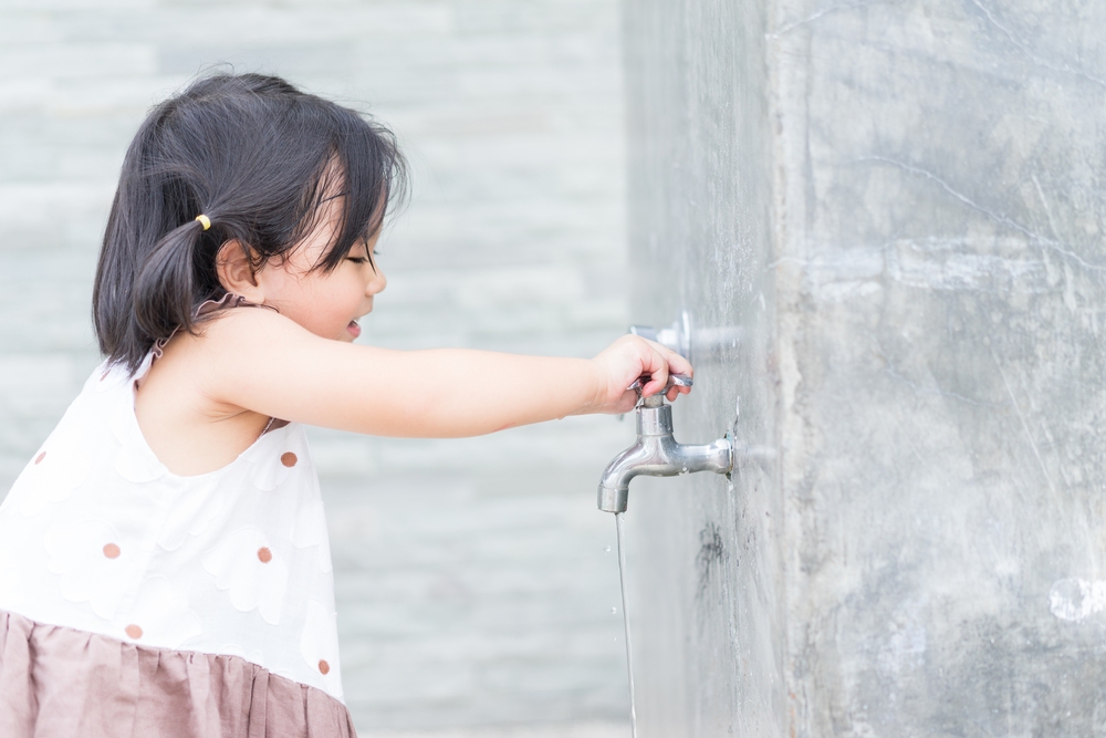 Giáo dục và xây dựng ý thức tiết kiệm điện nước trong gia đình