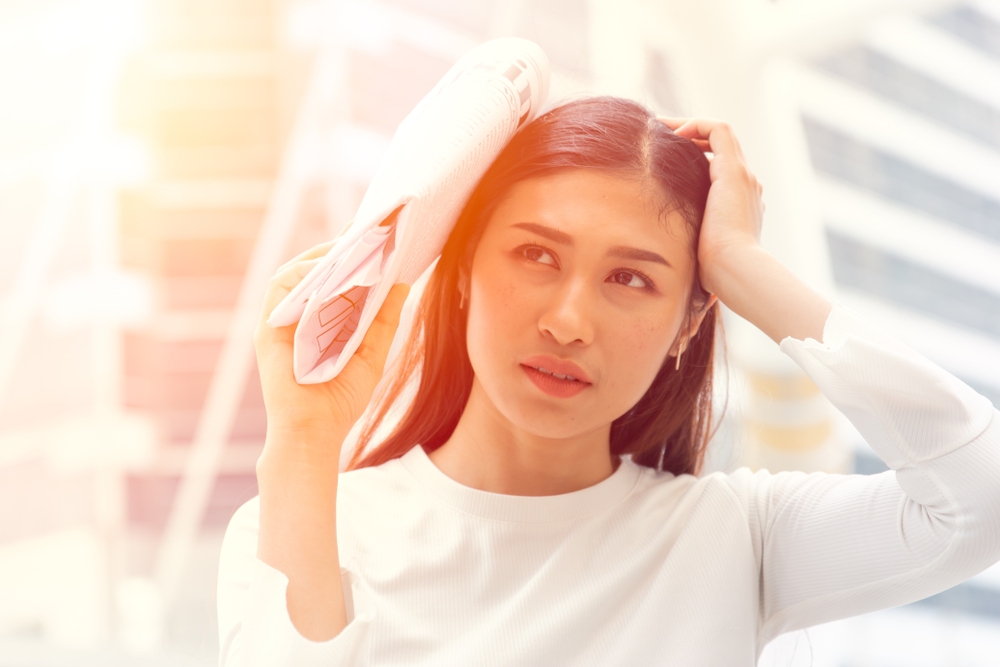 mặt nạ dưỡng trắng da​ và tại sao da dễ sạm màu vào mùa nắng nóng