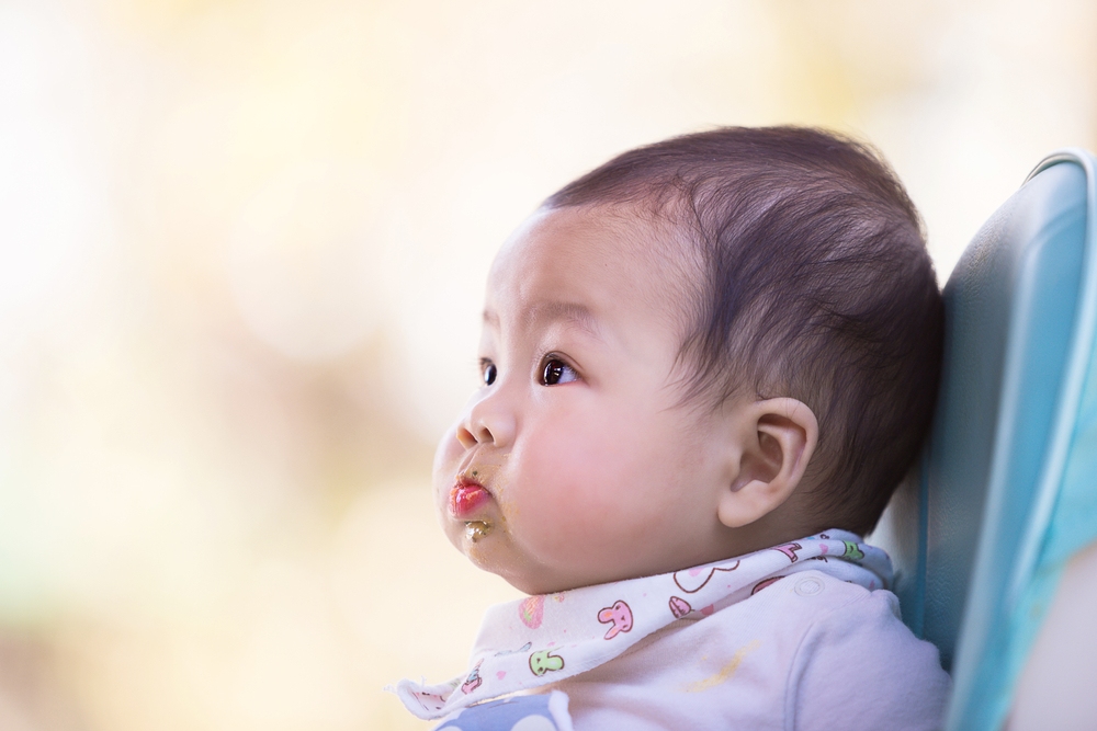 trẻ ăn ngậm lâu​