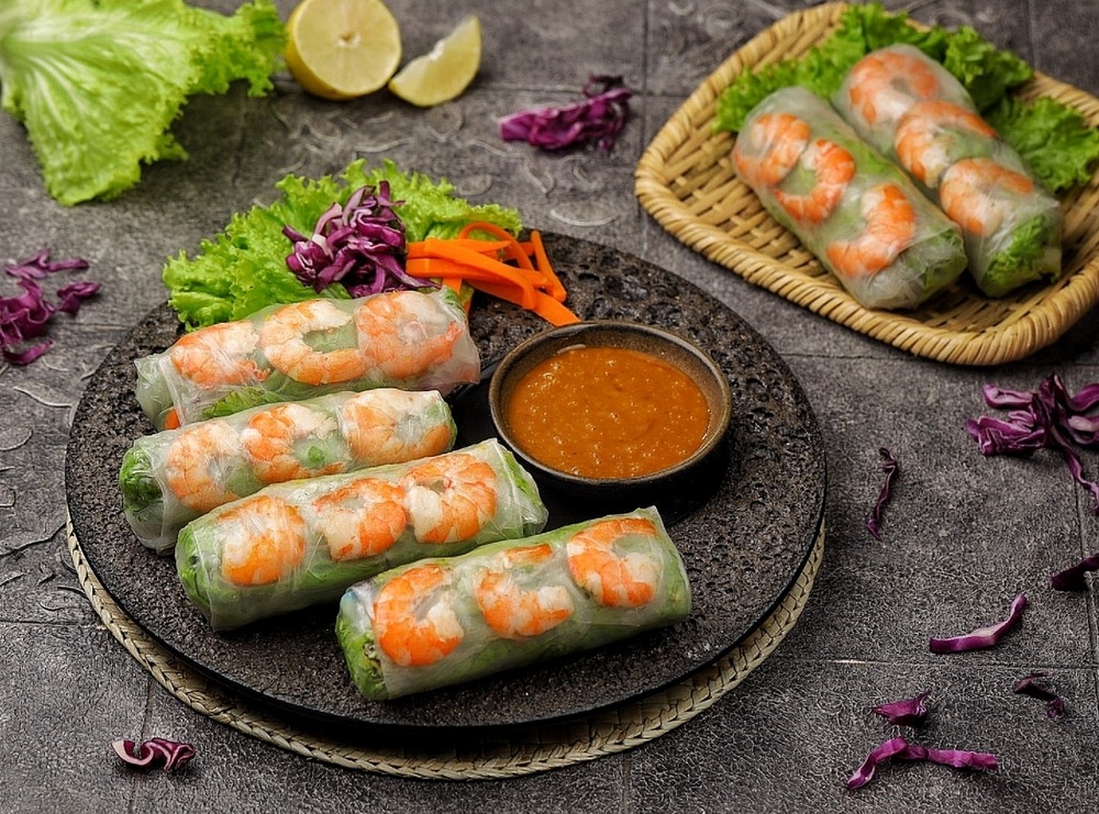 các món ăn mùa hè​ là gỏi cuốn tôm thịt