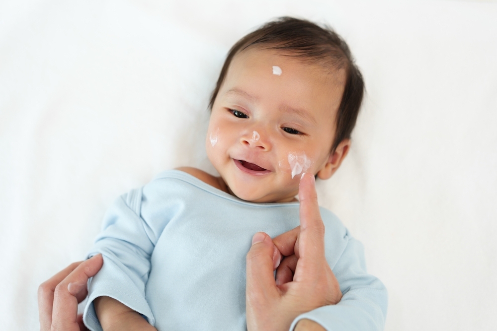 Cách chăm sóc và điều trị chàm sữa ở trẻ sơ sinh