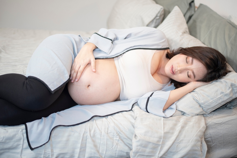 mẹo dân gian hạ sốt cho bà bầu​ là nghỉ ngơi và ngủ đủ giấc