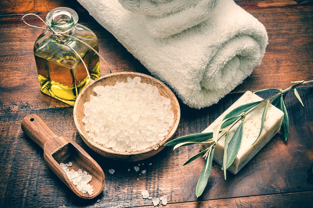 tẩy tế bào chết body bằng muối biển và tinh dầu tràm