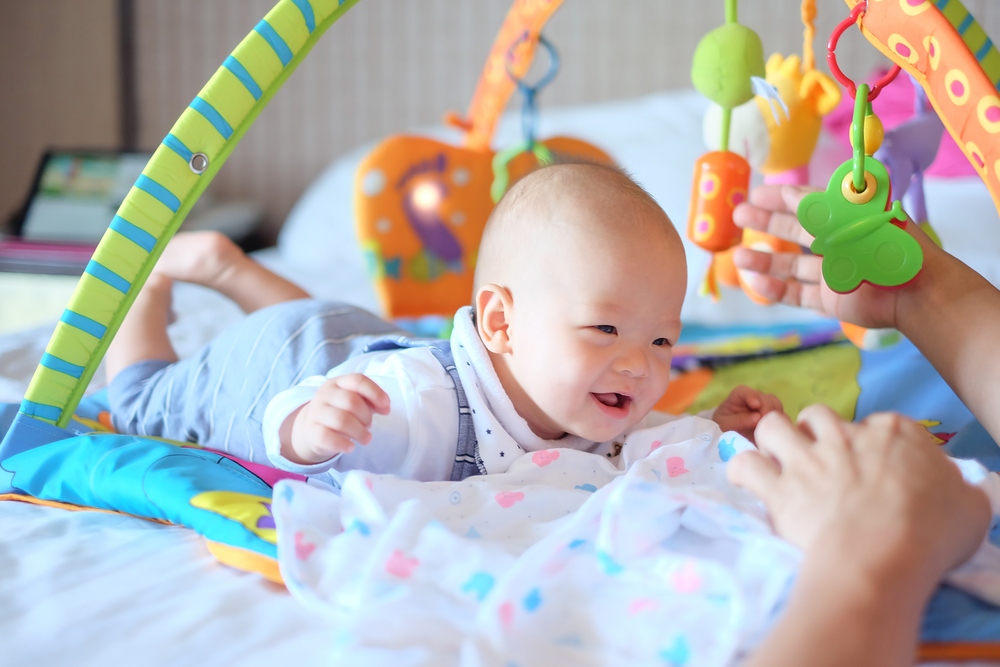 tummy time là gì​ và lợi ích tuyệt vời từ việc cho bé tummy time