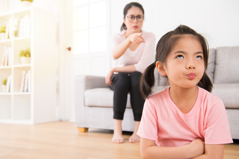 Vì sao trẻ em dễ chai sạn cảm xúc trong môi trường thiếu yêu thương