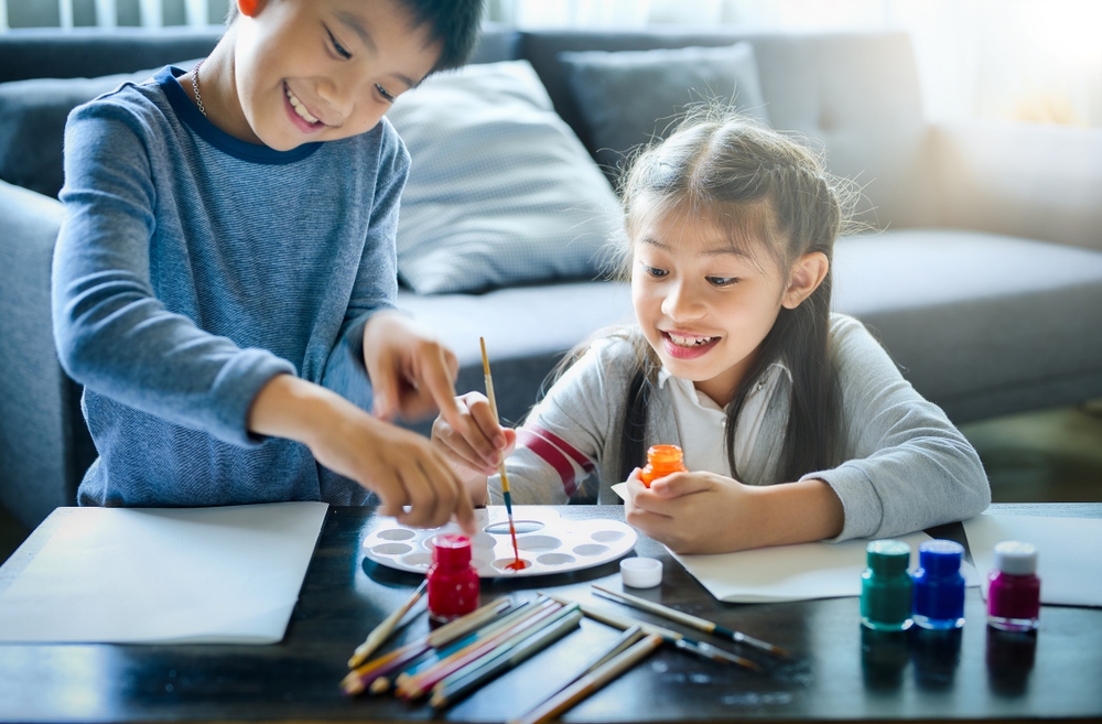 Làm sao để ba mẹ giúp trẻ vượt qua và tránh tình trạng chai sạn cảm xúc