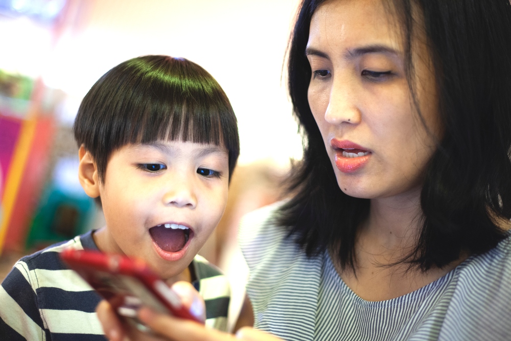 con chia sẻ với ba mẹ