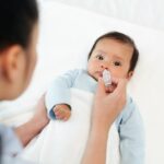 nước muối sinh lý cho trẻ sơ sinh