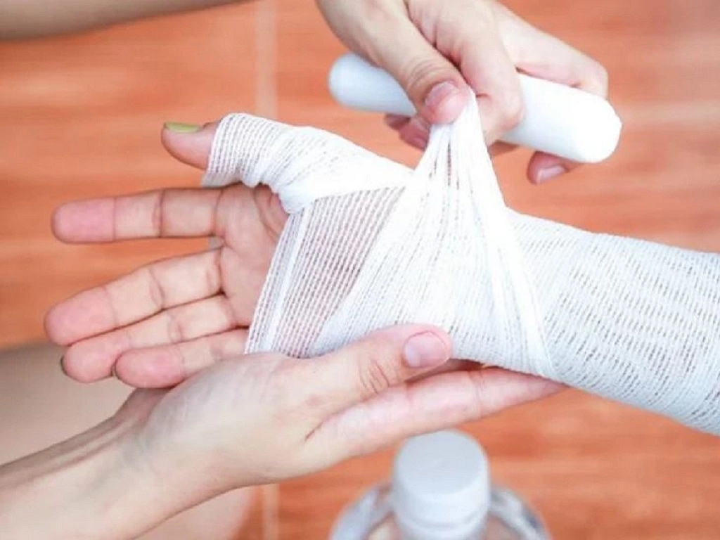 Những nguy cơ tiềm ẩn từ việc nằm than ép bụng sau sinh