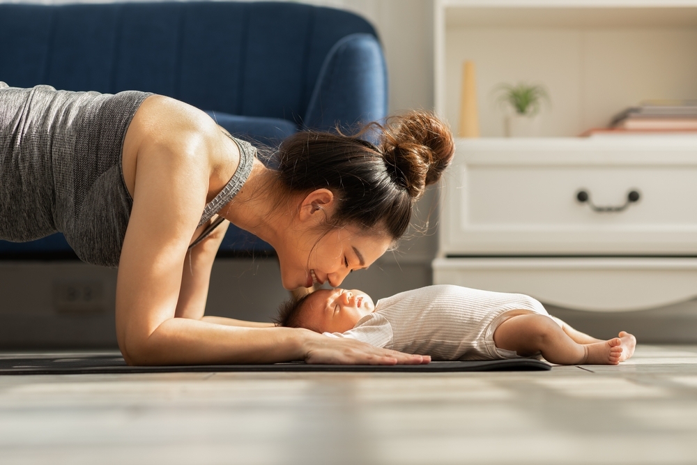 Những lựa chọn an toàn thay thế cho nằm than ép bụng sau sinh