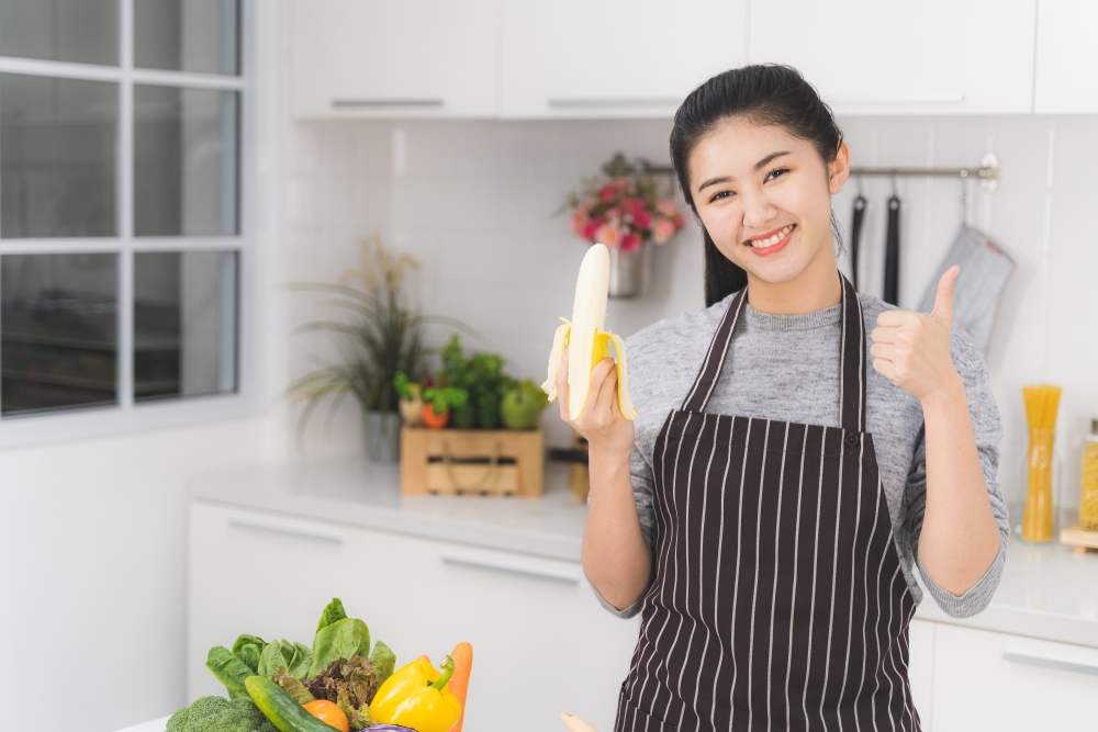 những loại trái cây lợi sữa cho mẹ sau sinh​ là chuối 