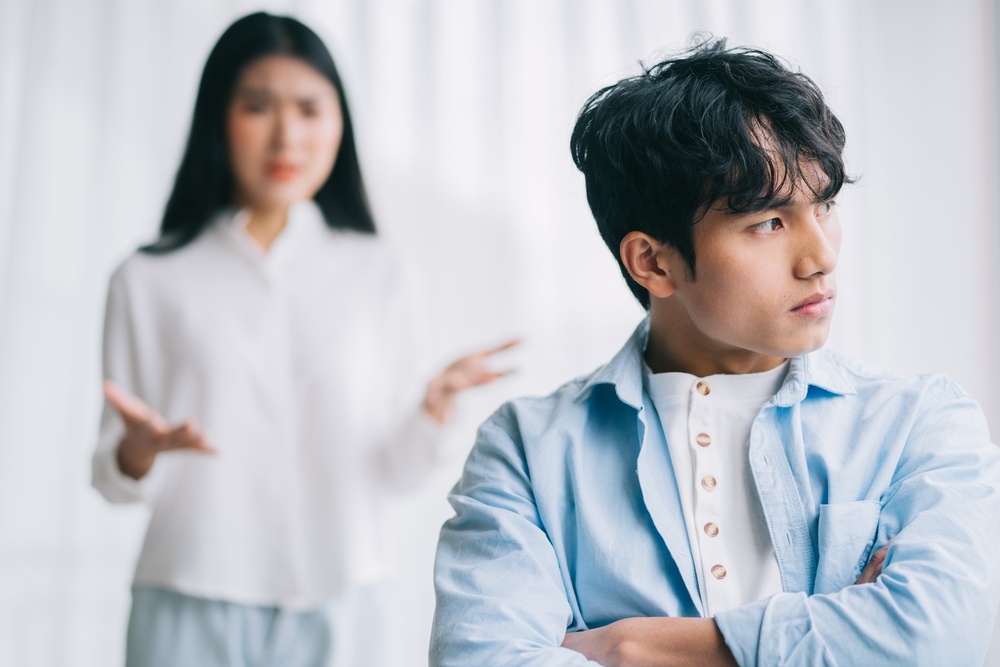Biểu hiện của đàn ông lừa tình qua hành động