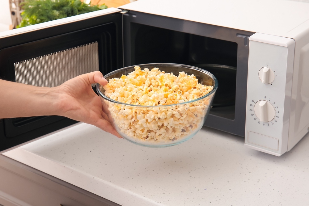 Cách làm bắp rang bơ bằng nồi chiên không dầu và lò vi sóng