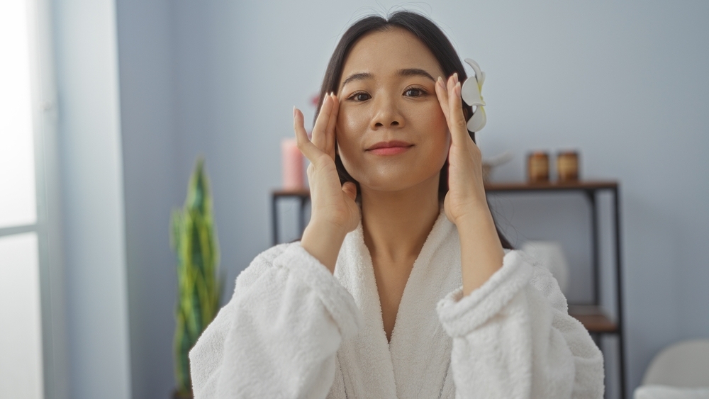 sử dụng nước hoa hồng có cần rửa lại không​ và sai lầm phổ biến khi dùng nước hoa hồng