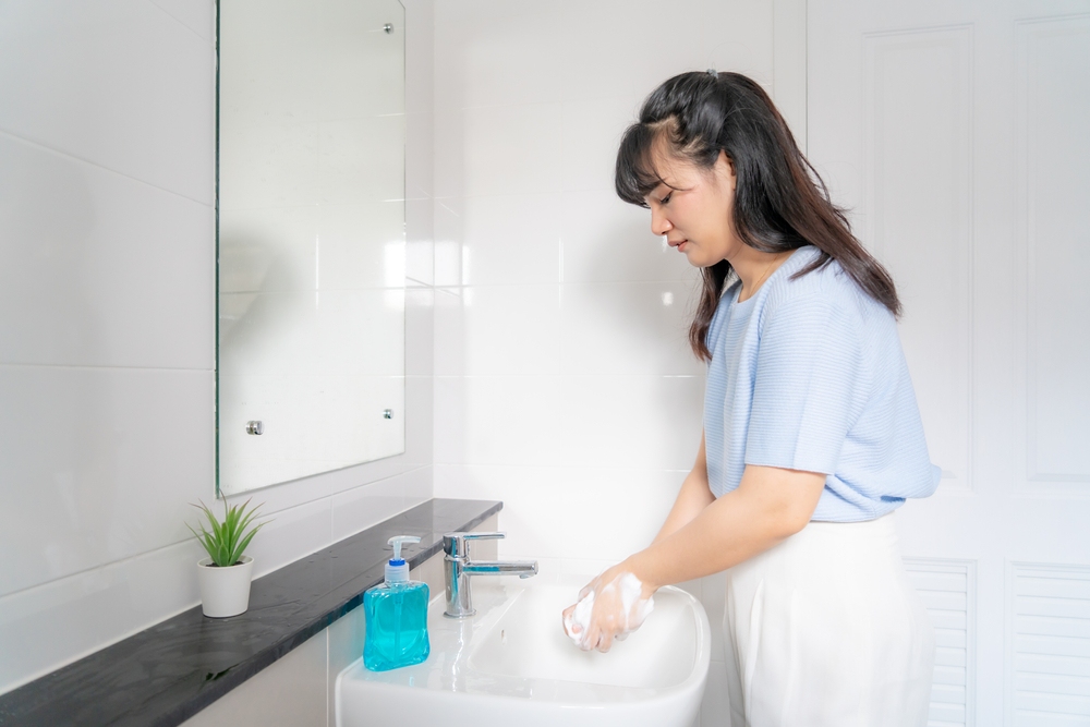 trẻ sơ sinh rụng rốn nhưng chưa khô​ và lưu ý giúp rốn bé mau khô và lành