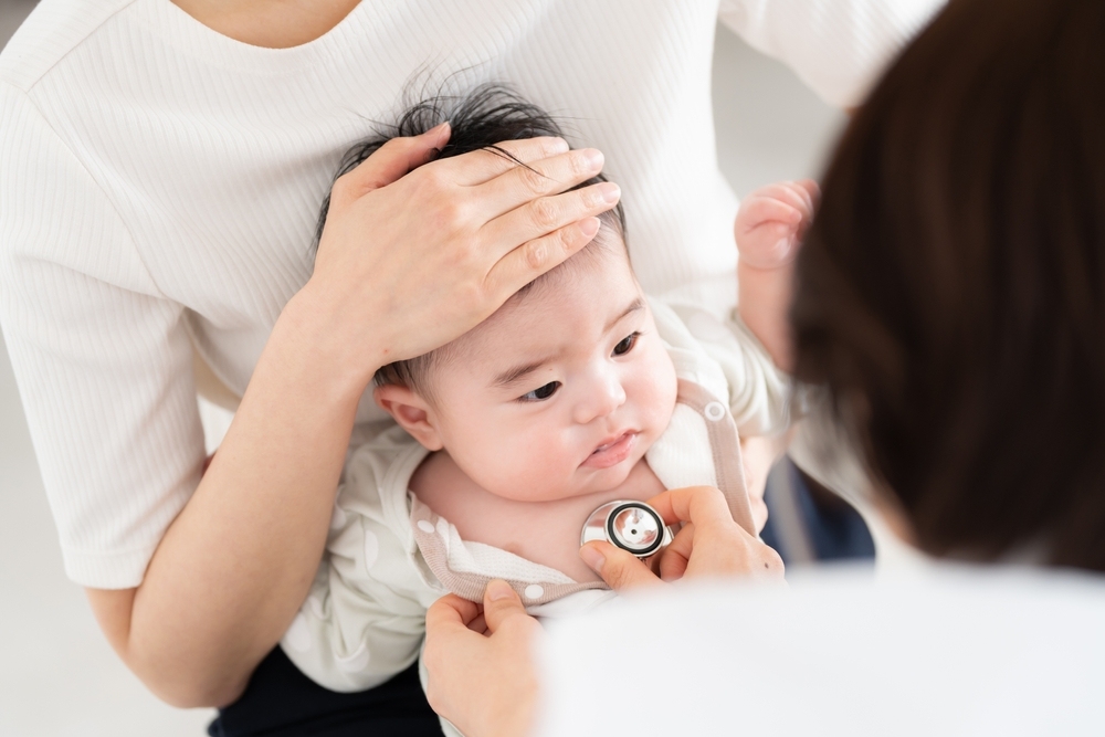 trẻ sơ sinh bao nhiêu độ là sốt và khi nào cần đưa trẻ đến bác sĩ