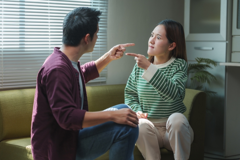 cặp đôi yêu nhau tăng cường tranh cãi hay tránh xung đột cặp đôi yêu nhau tăng cường tranh cãi hoặc tránh xung đột