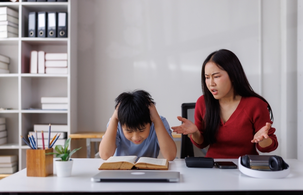 Sai lầm phổ biến khiến cha mẹ vô tình giết chết động lực học tập của con Sai lầm phổ biến khiến ba mẹ vô tình giết chết động lực học tập của con