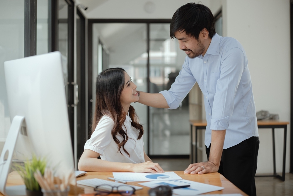 ngoại tình công khai​