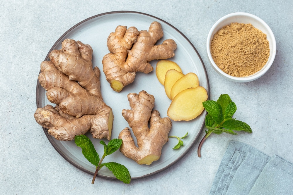 cách làm giảm sưng chân khi bị ngã với gừng tươi