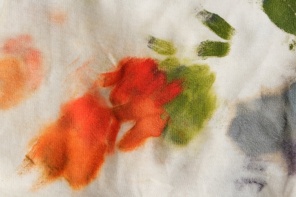 tìm hiểu cách tẩy vết sơn đã khô trên quần áo tìm cách tẩy vết sơn đã khô trên quần áo