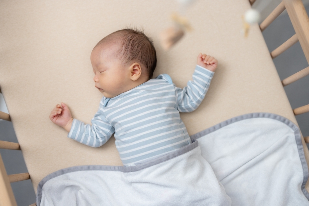 tìm hiểu mẹo dân gian khi đón bé về nhà​