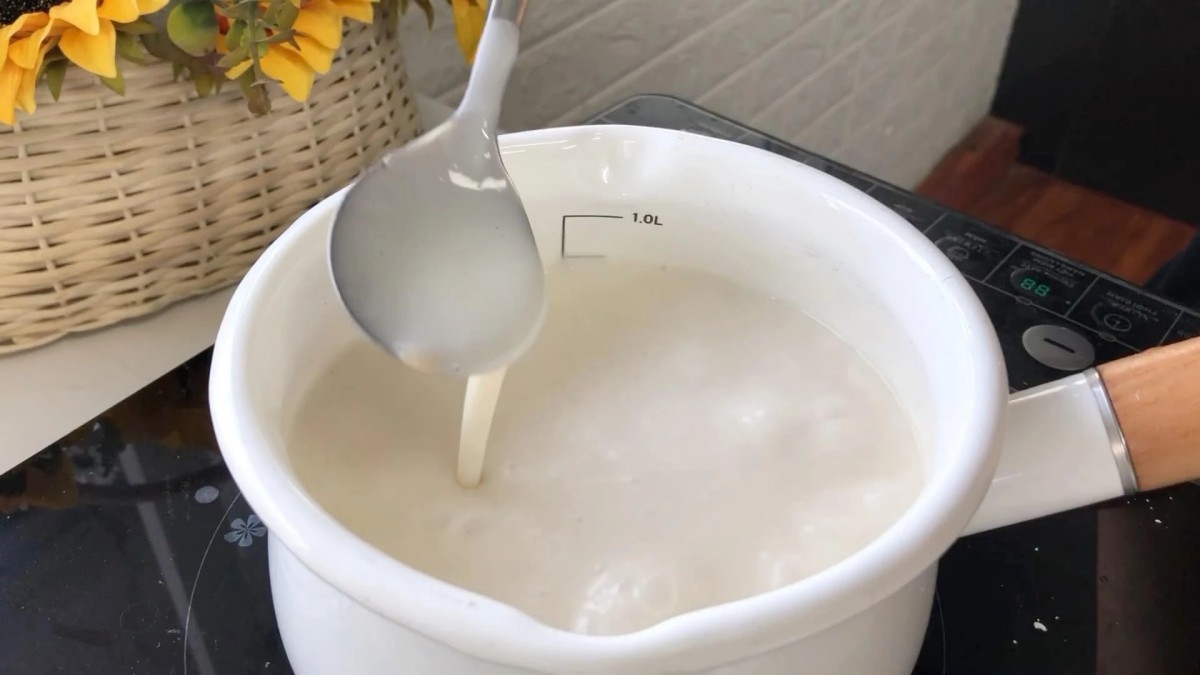 cách làm bánh tằm khoai mì và nước cốt dừa