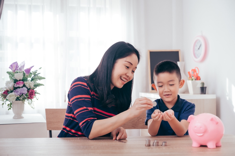 Ba mẹ nghèo có thể dạy con làm giàu được không