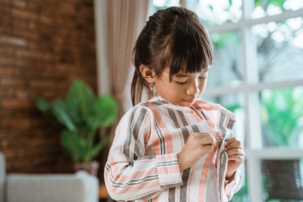 Cách rèn kỹ năng tự phục vụ cho trẻ 4 tuổi không cần la mắng 9 dạy kỹ năng sống cho trẻ 4 tuổi