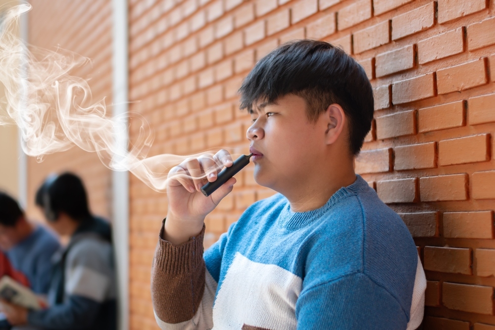 hiện tượng hút thuốc lá điện tử ở giới trẻ ngày càng phổ biến