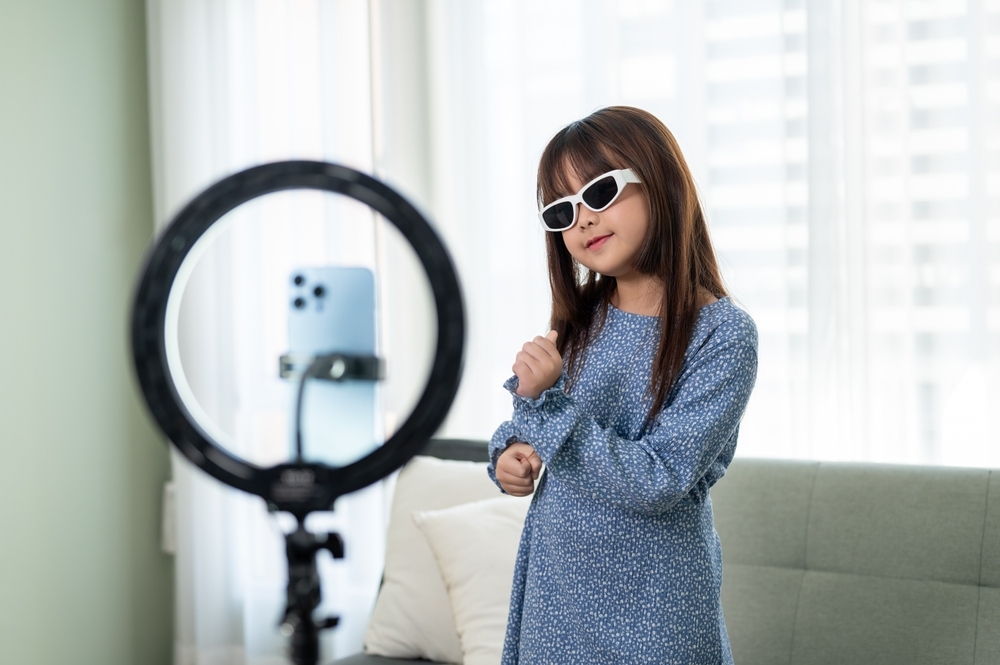 Trẻ em lớn lên trong không gian ảo sẽ thay đổi như thế nào? 13 không gian ảo