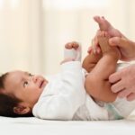 trẻ sơ sinh 2 tháng đi ngoài bao nhiêu lần​