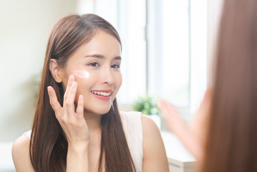 các bước trang điểm có kem chống nắng​ tại nhà