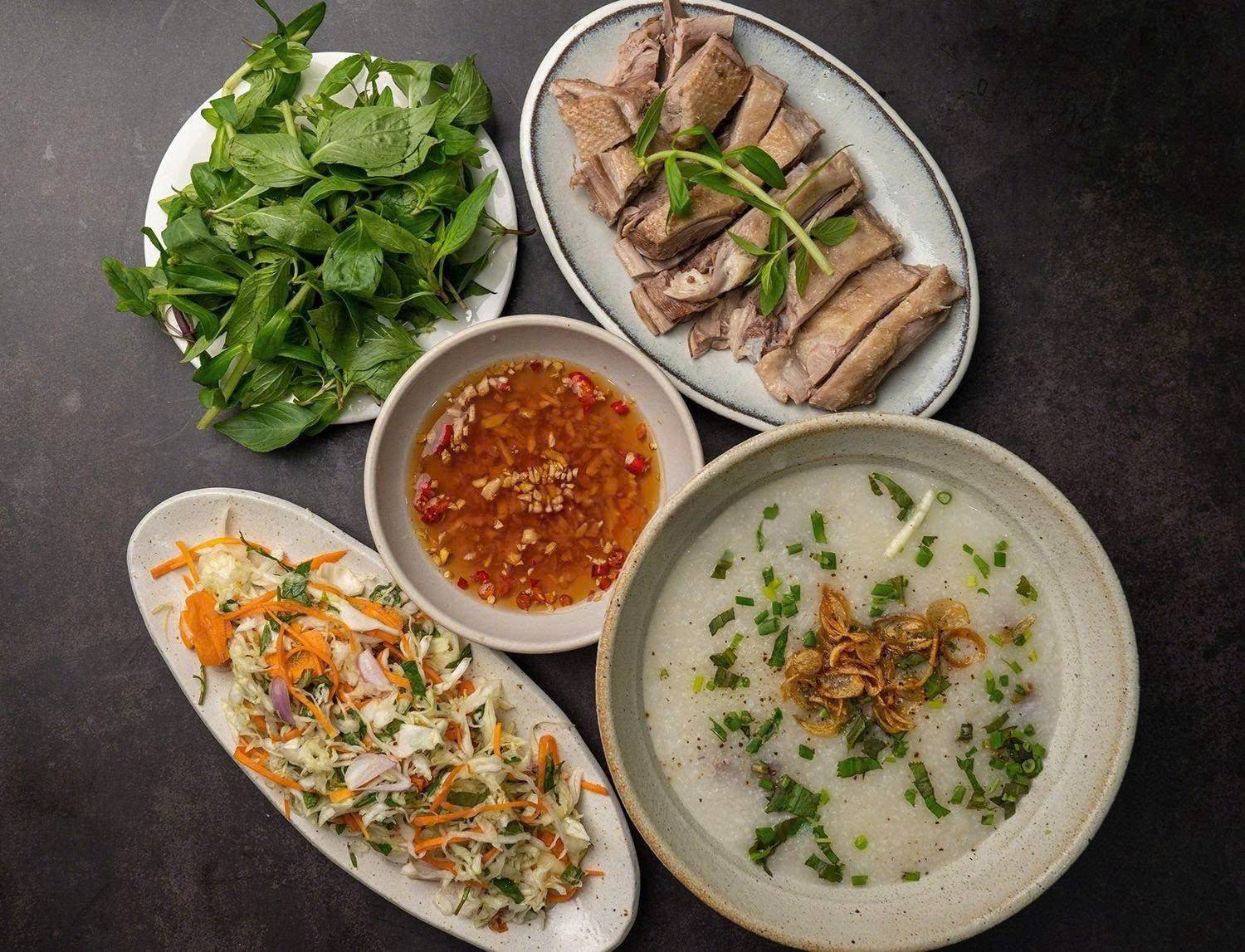 cách nấu cháo vịt​ và thưởng thức món ăn