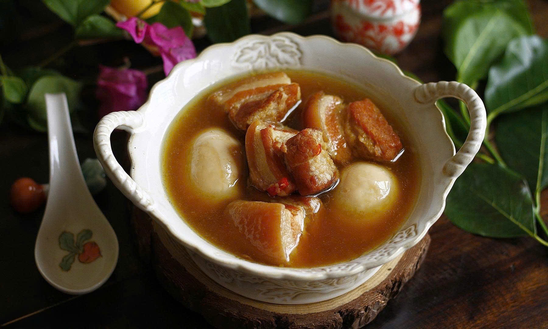 cách nấu thịt kho tàu không cần nước dừa​ và thưởng thức món ăn