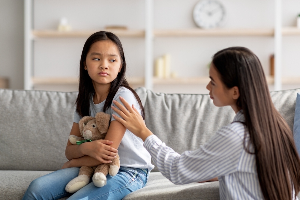 Xây dựng mối quan hệ tích cực với con khi ba mẹ khó kiểm soát​