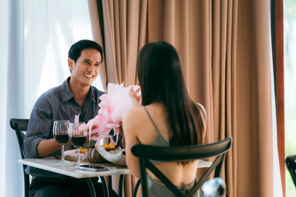 không thể thành người yêu​ thì nên làm gì